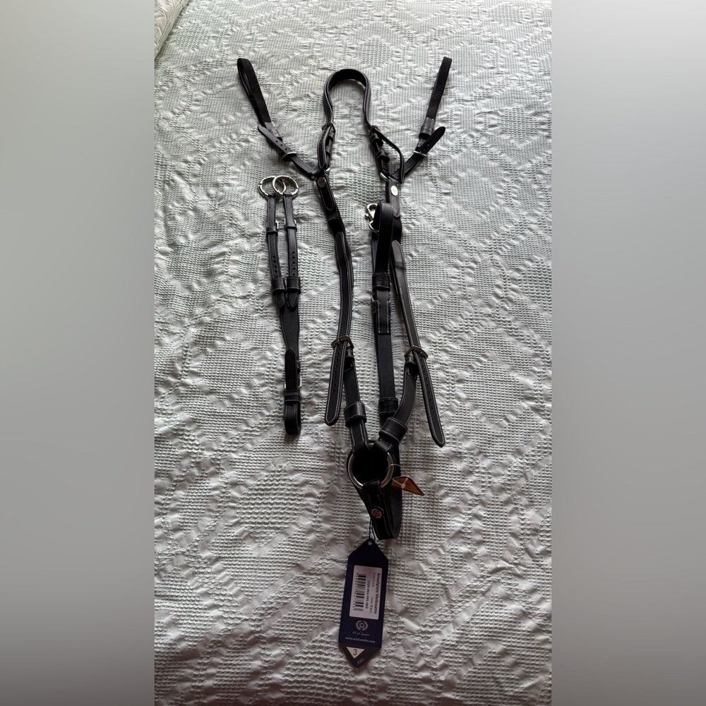 PS of Sweden Melbourne Breastplate Black Leather with Martingale. Brand New.